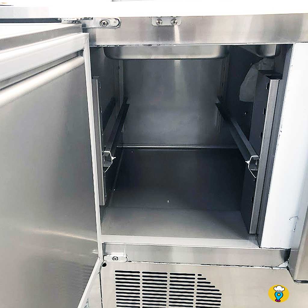 Interior-de-la-mesa-fria-Migsa-S903-con-capacidad-de-420-litros-y-3-parrillas