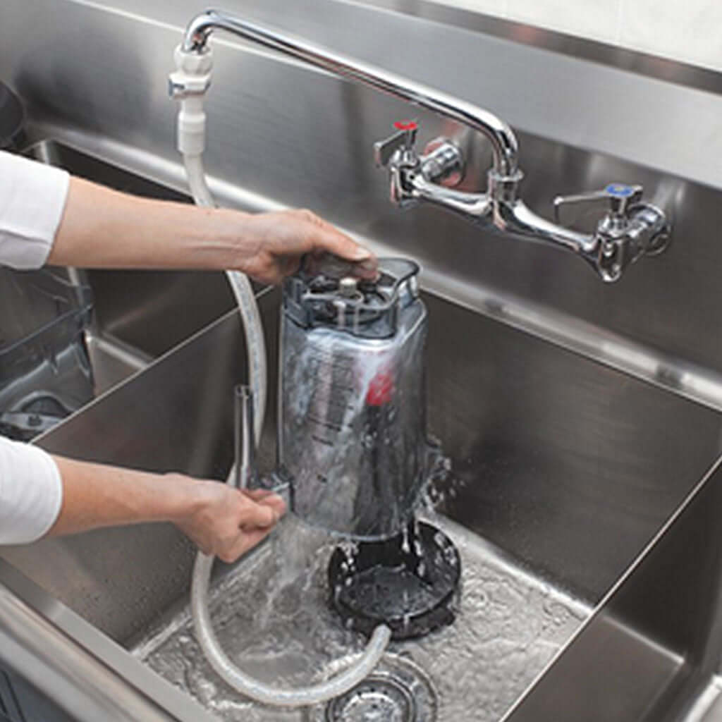 Lavador-de-vasos-Rinse-o-matic-Vitamix-en-uso-restaurante