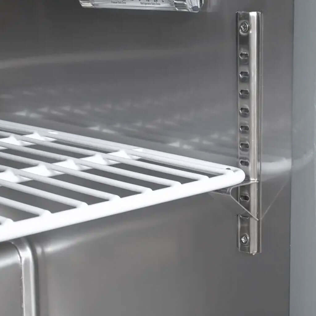 Mesa-fria-para-ensaladas-icehaus-ME-2P-SS-01-detalle-ajuste-de-parrillas