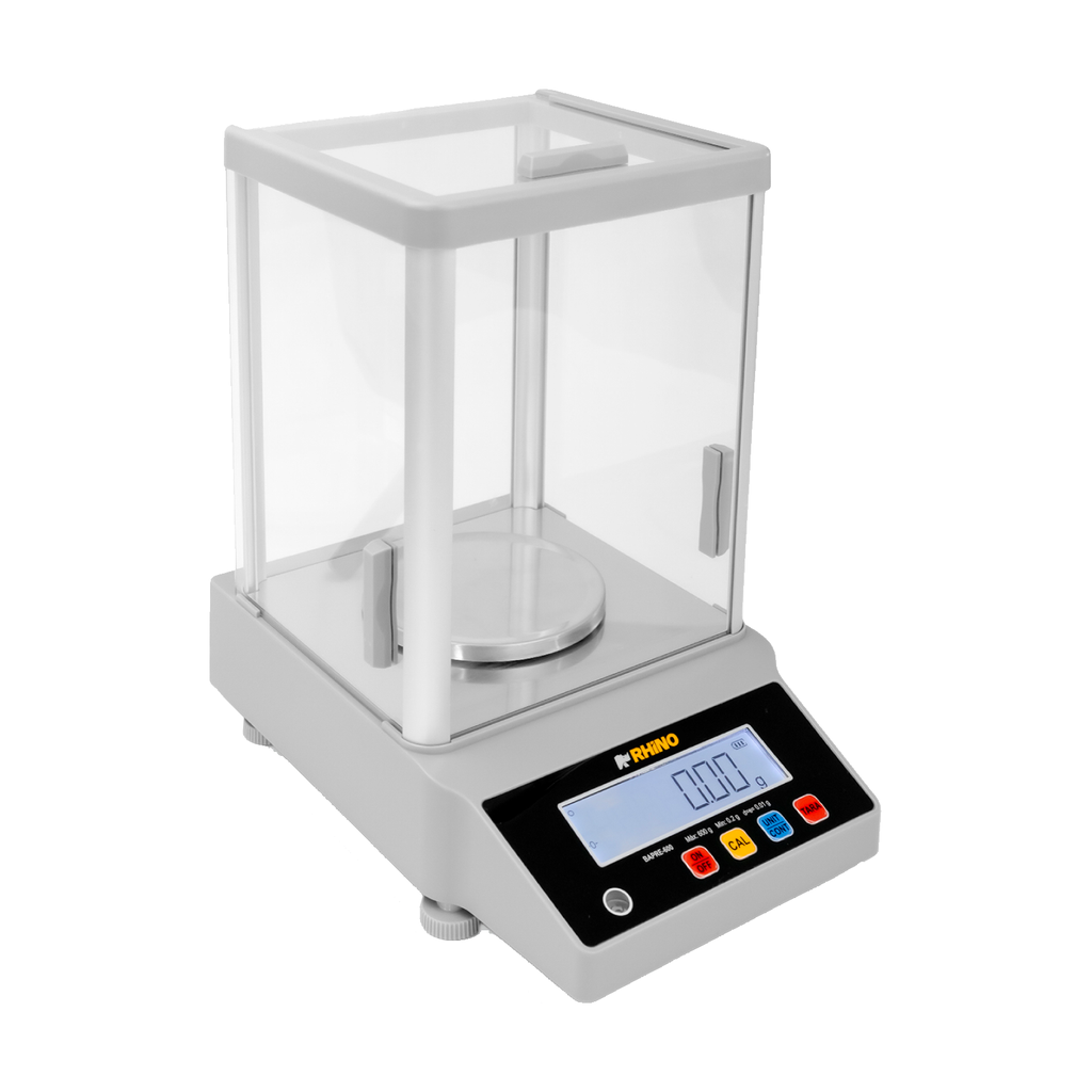 Báscula de precisión RHINO BAPRE-600 de 600 gramos, cubierta protectora transparente y plato de acero inoxidable, vista frontal completa