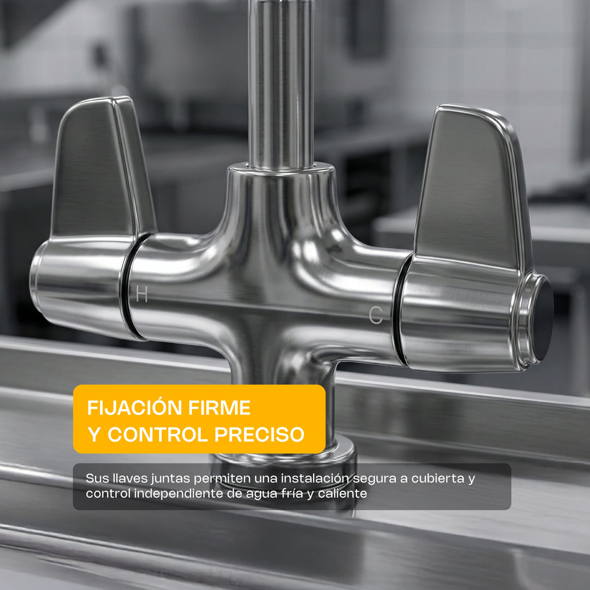 Detalle de los dos mandos integrados para agua fría y caliente RHINO MAPREC-M2J