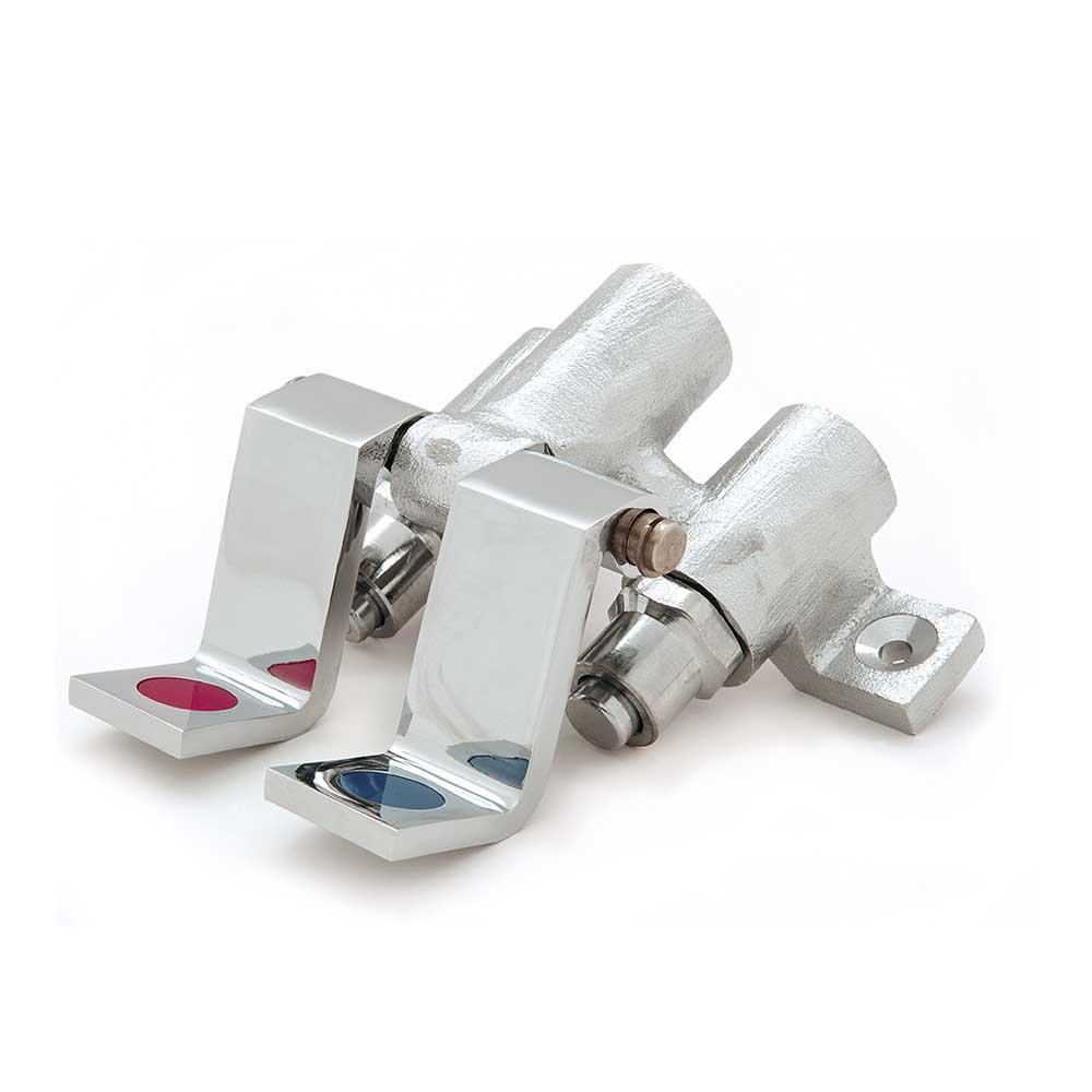 Válvula doble de pedal MIGSA BXFN1 para agua fría y caliente, indicadores azul y rojo, acabado cromado y cierre automático sobre blanco