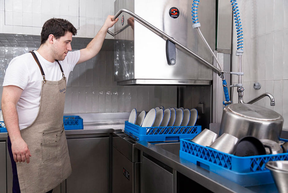 Lavavajillas industriales: el equilibrio entre una buena limpieza y  mantenimiento y la seguridad alimentaria - Proquimia