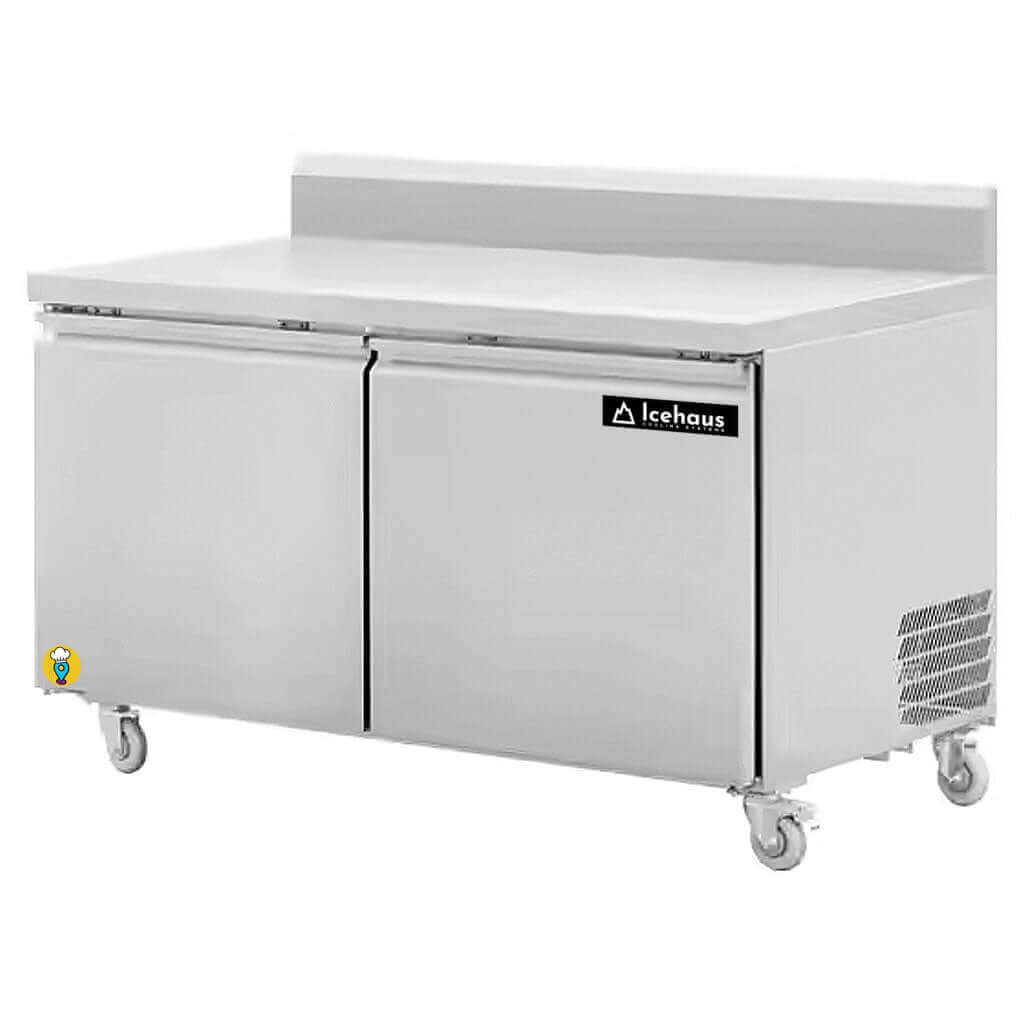 Mesas refrigeradas para almacenamiento y preparación de alimentos en cocina profesional