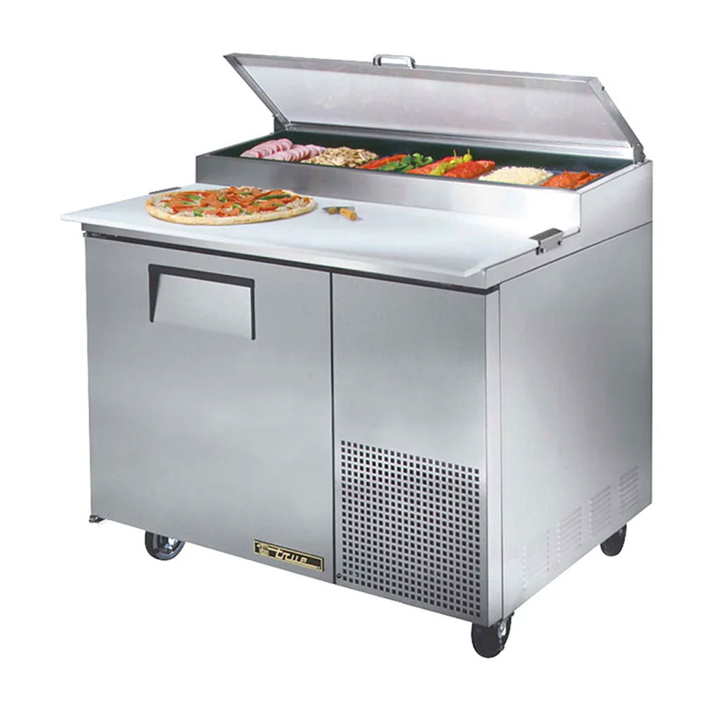 Mesa fría para pizzas en pizzería y cocina comercial