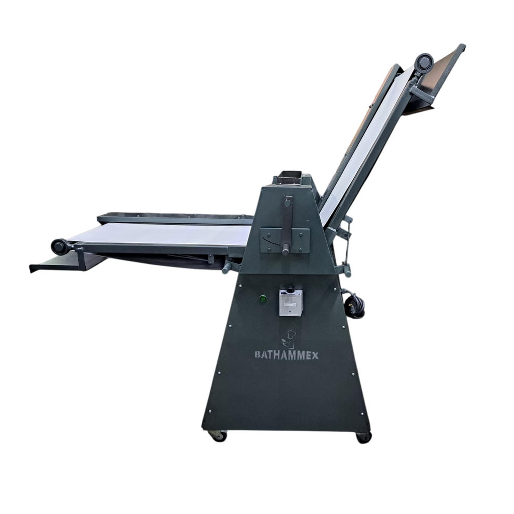Laminadora de masas mariposa BATHAMMEX LMAM, vista lateral con banda abatida