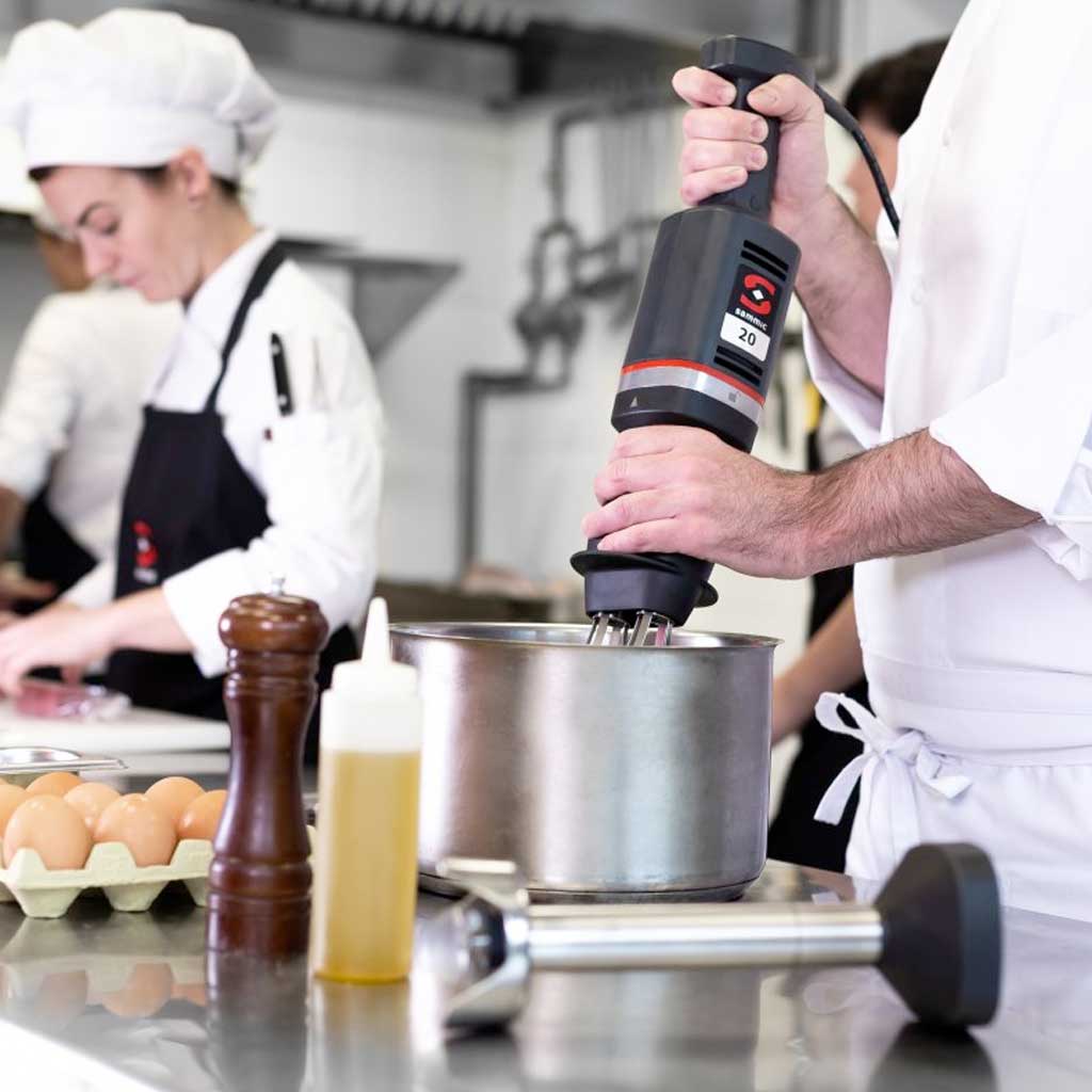 batidora-de-mano-Sammic-MB-21-chef-uso-cocina