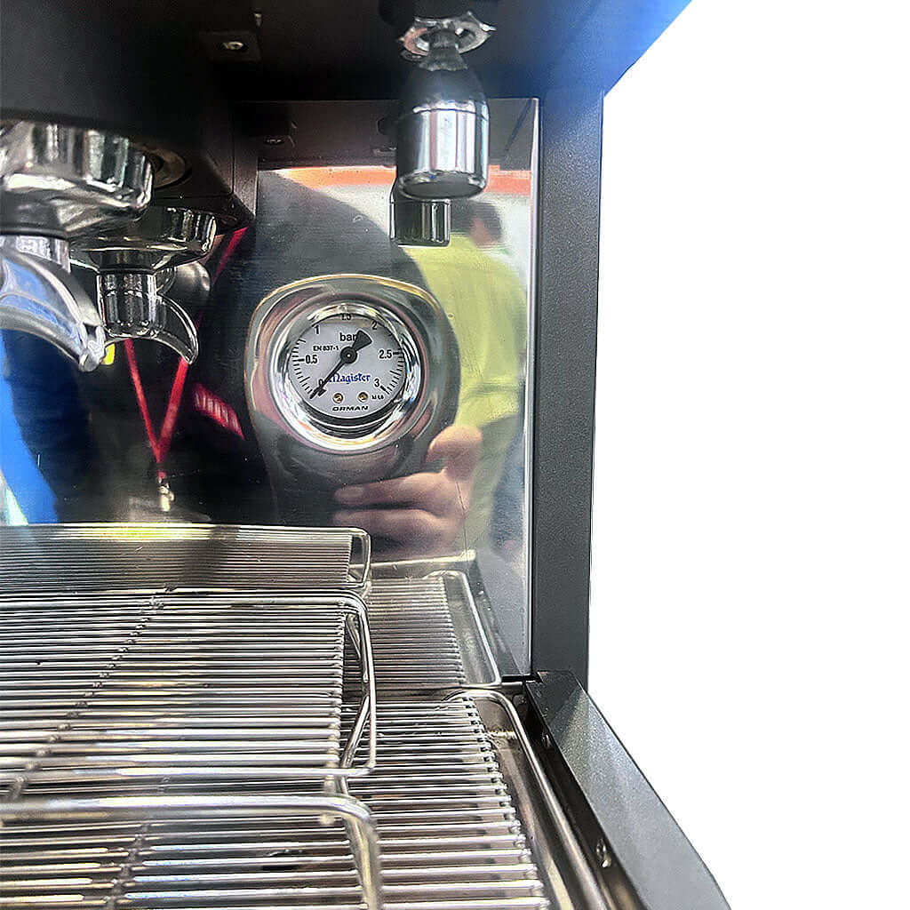 cafetera-para-espresso-magister-ES60-termometro_5f02bb26-a504-4a42-a19f-ab2e110e1812