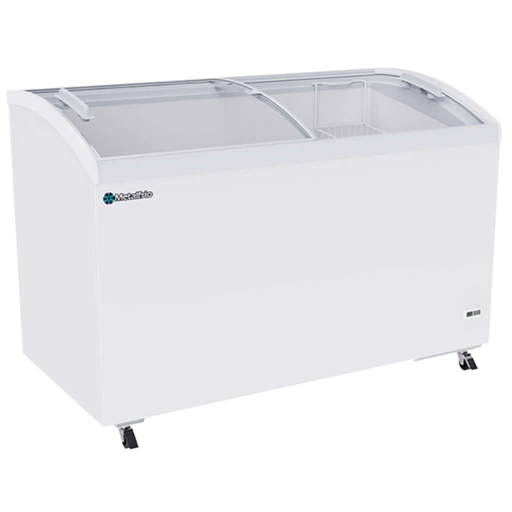 Detalle de cerradura y control del congelador horizontal Metalfrio CHC400