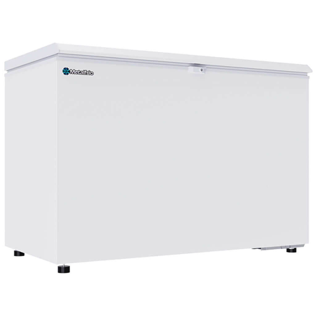 Congelador Metalfrio horizontal CPC15 de 15 pies, vista frontal con tapa tipo cofre.