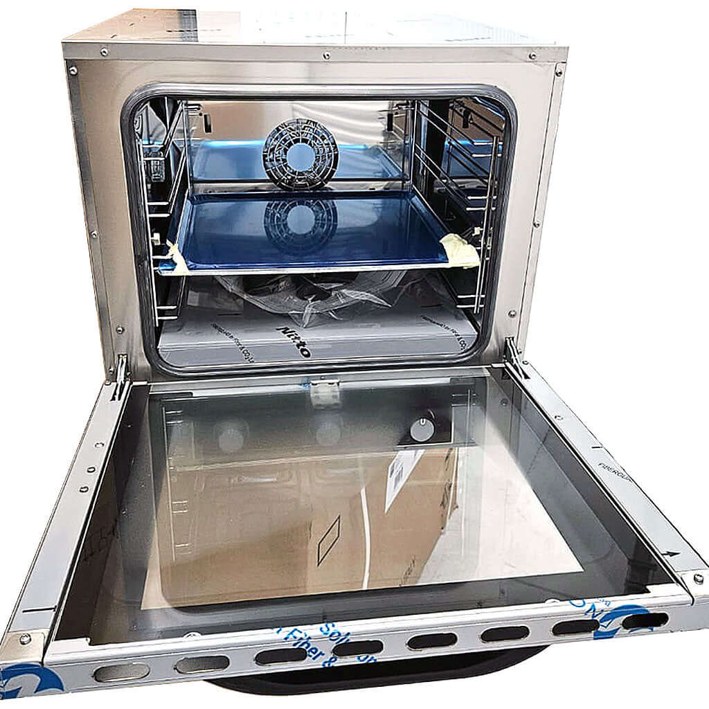 Horno eléctrico de convección EKA EKF 423 NM instalado en cocina profesional