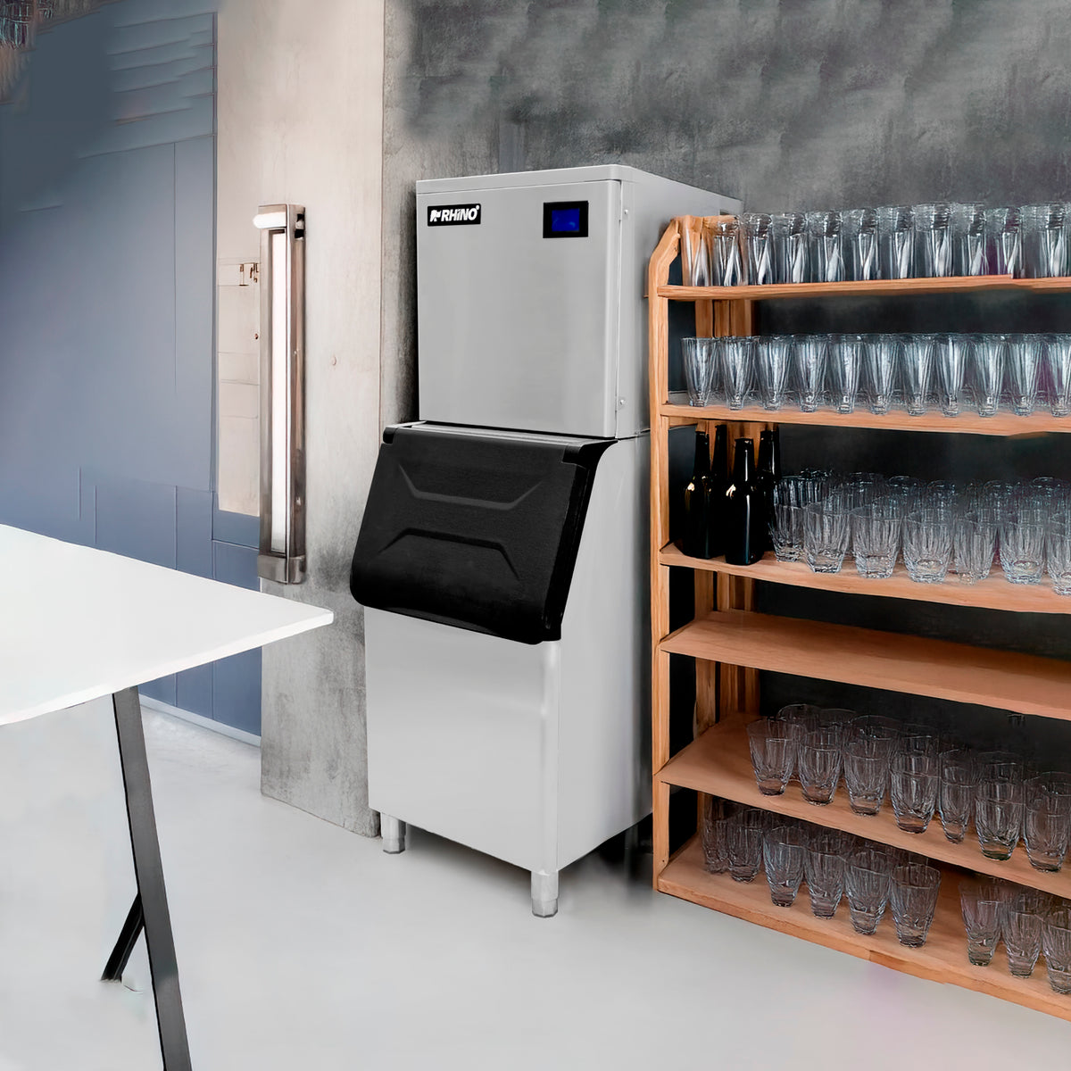 Fábrica de hielo RHINO FAHIEL-200 instalada en área profesional de bebidas